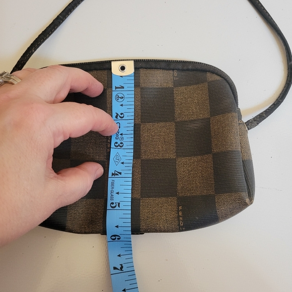Fendi Vintage Cross Body Bag W/Logo - Authentic - Picture 11 of 15